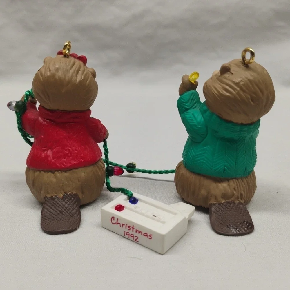 Hallmark Keepsake 1992 Mom‎ & Dad Beaver Hanging Lights Christmas Ornament
